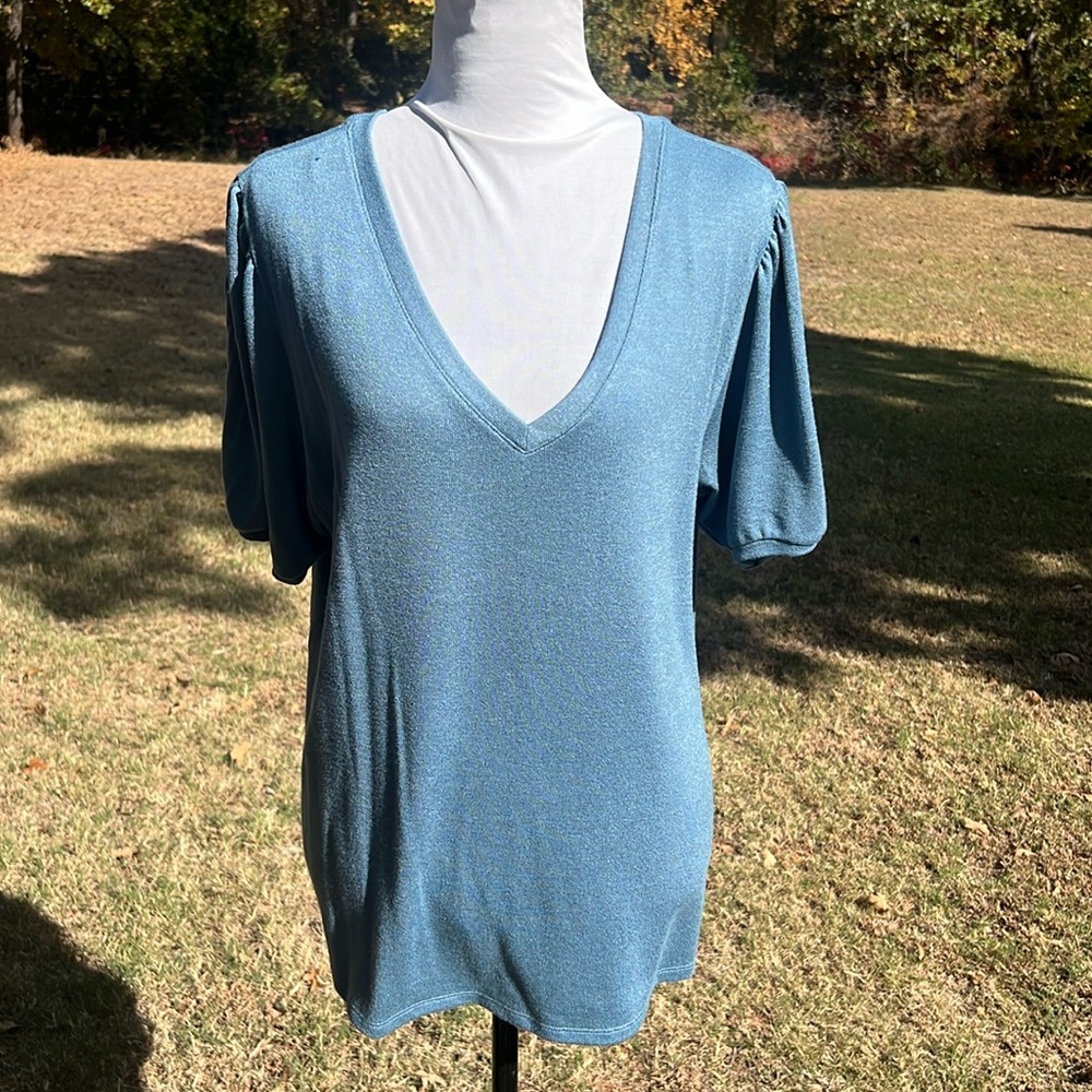NWOT MOD REF V-NECK BLOUSE